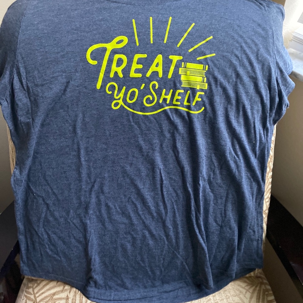 New Treat yo' Shelf 2xl t-shirt